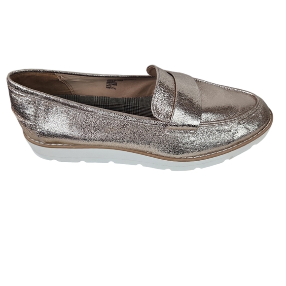 a new day Shoes - A.New.Day, Women's Metallic loafers, great condition, Size 10W